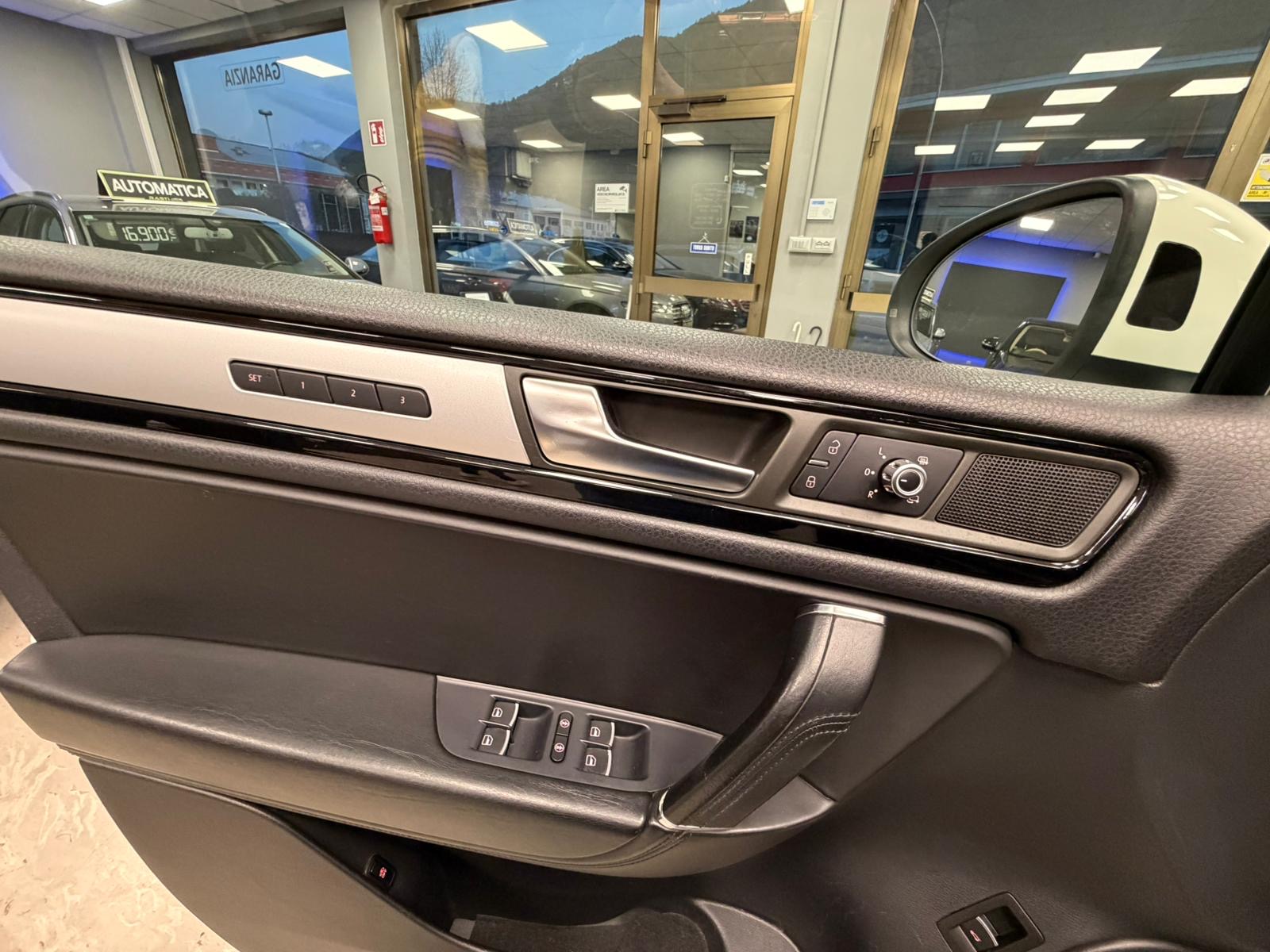 Shitet VW TOUAREG Full Option